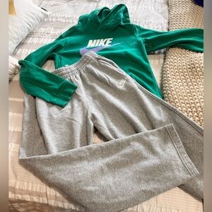 Nike YXL Heather Green and Gray Jogger Set